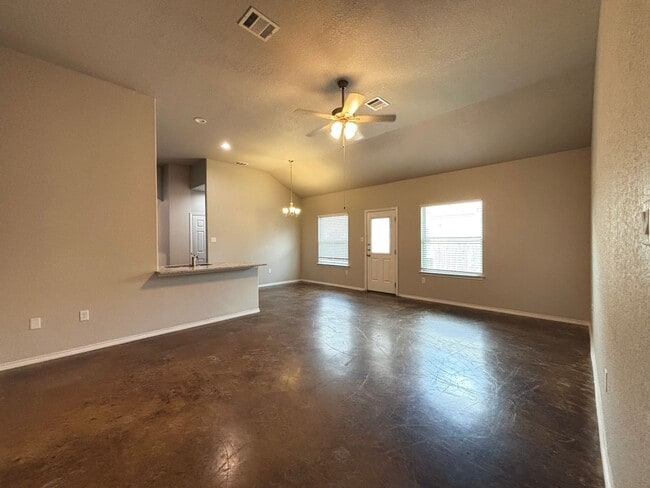 Building Photo - Luxury Duplex in Seguin with 3-bed, 2-bath...