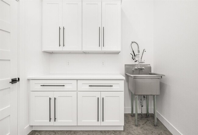 Building Photo - Modern Newly Built 4 Bed, 3 Bath Home!