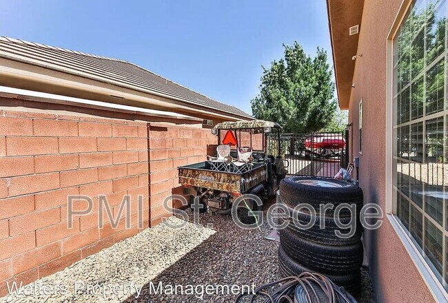 Building Photo - 3306 Bonita St