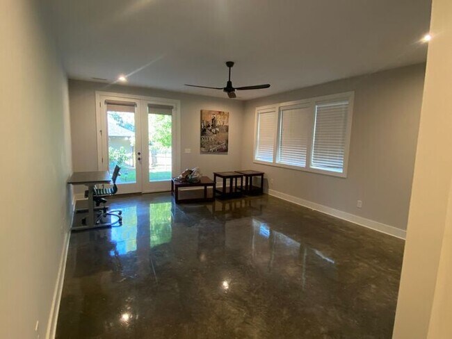 Building Photo - Prime East End Rental Home
