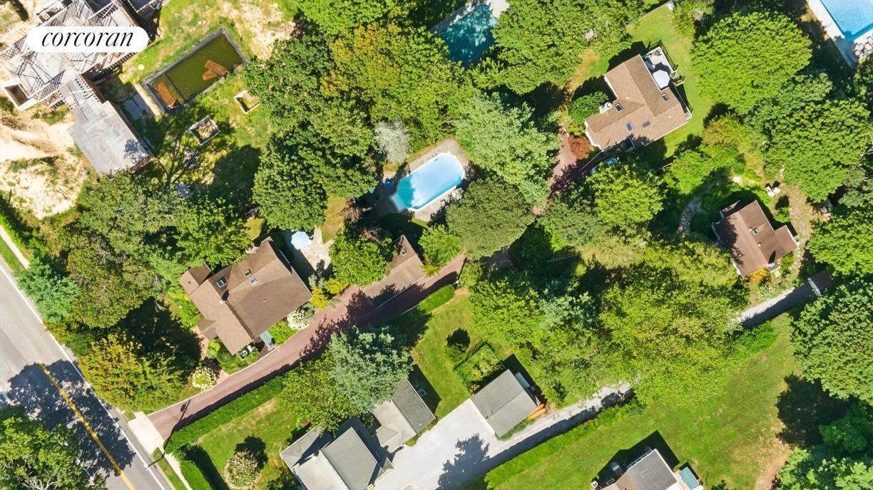 Building Photo - 414 Main St