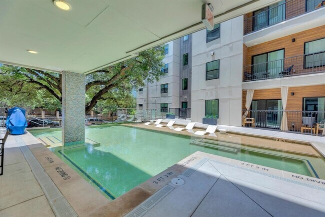 Building Photo - 2500 Longview St