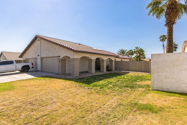 Building Photo - 78683 Ave 42