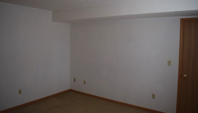 Building Photo - Spacious 3 bedroom, 2 bathroom duplex!