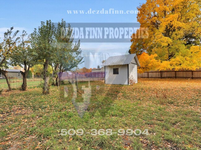 Building Photo - Country Living and Convenient Location in ...