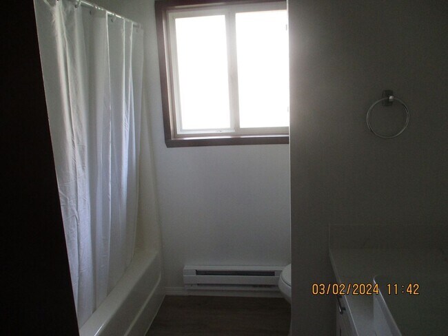 Building Photo - 631 N 13th St