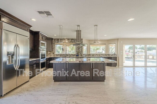 Building Photo - 3761 S Hawthorn Dr