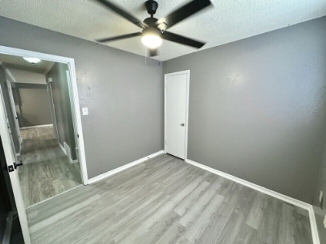 Building Photo - 4 bedroom