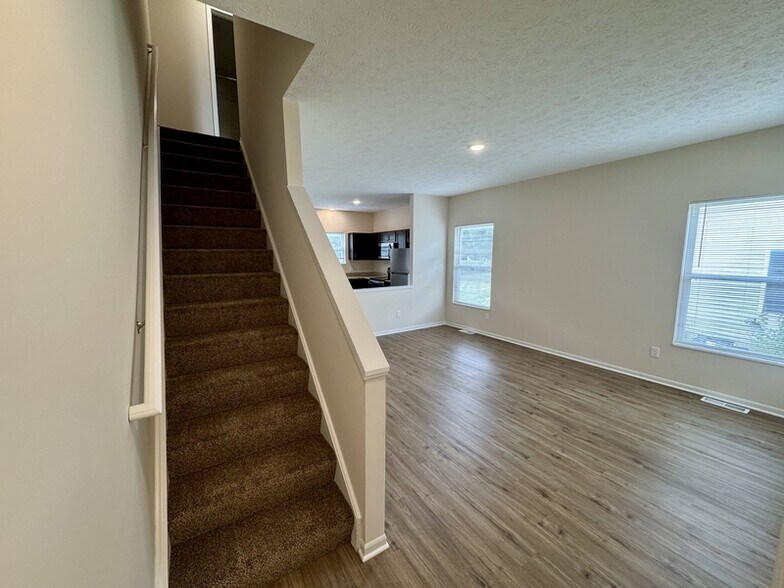 Building Photo - 389-395 Abbeyville Rd