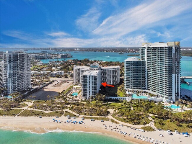 Building Photo - 10275 Collins Ave
