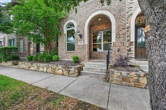 Building Photo - 4224 Riverside Dr