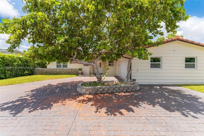 Building Photo - 4400 SW 89th Ave