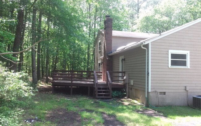 Building Photo - Country living in Glen Allen three bedroom...
