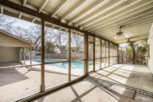 Building Photo - 6601 Skycrest Dr