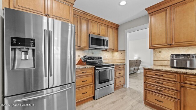 Building Photo - 375 Cherry Dr