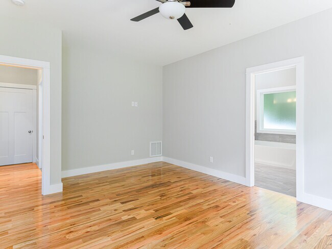 Building Photo - 27 W Chapel Rd