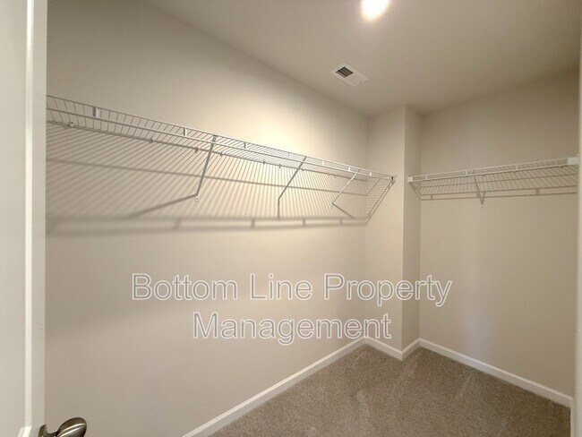 Building Photo - 15622 Little Bluestem St