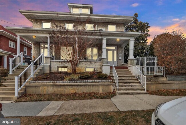 Building Photo - 405 Reading Ave