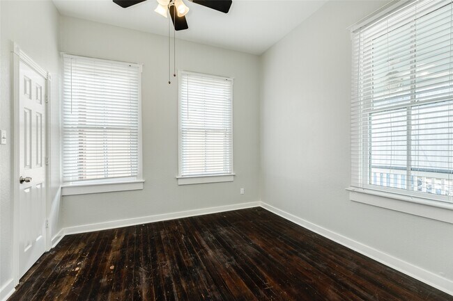 Building Photo - 1407 Winnie St