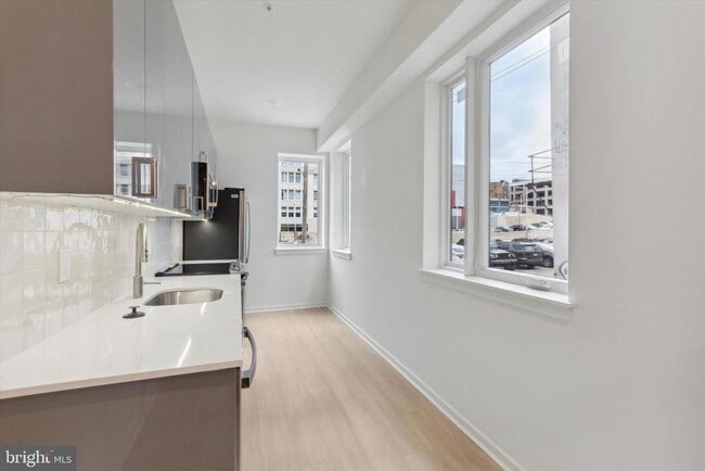 Building Photo - 245 N 12th St