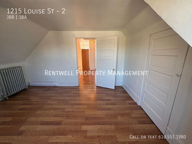 Building Photo - 1215 Louise St