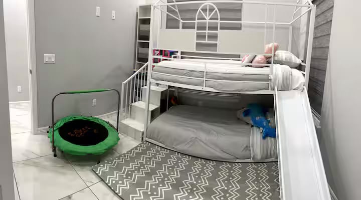 Building Photo - 3402 Las Vistas Ln