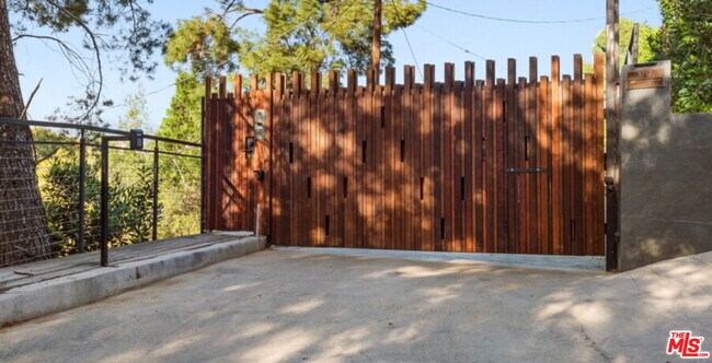 Building Photo - 3712 Broadlawn Dr