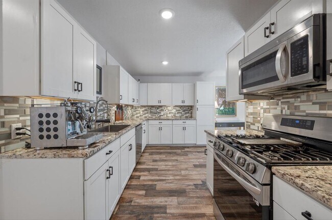 Building Photo - 712 Ruby Isle Dr