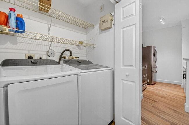 Building Photo - 630 S Sapodilla Ave