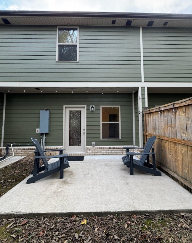 Building Photo - Available for Aug move in. Charming 2-Bedroom Retreat in Hendersonville with 2.5 Baths & Spacious...