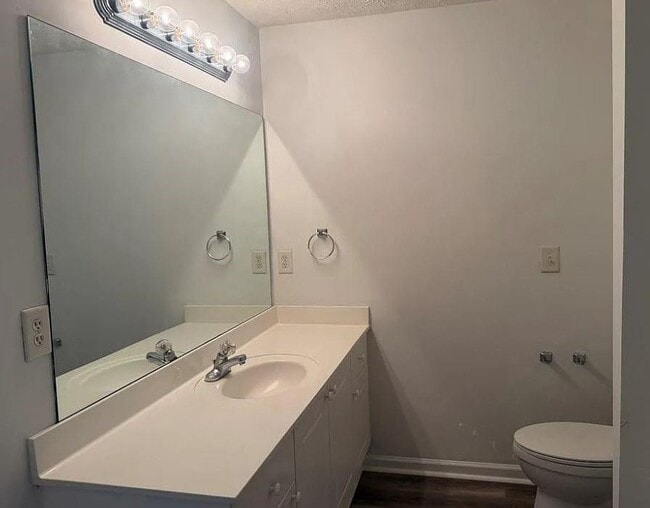 Building Photo - 6016 Leeshire Trace