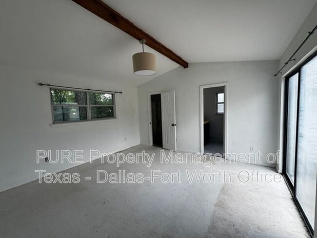 Building Photo - 2021 Bluebonnet Dr