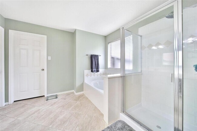 Building Photo - 21403 Hadrian Dr