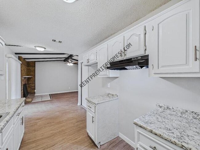 Building Photo - 20 Fox Den Ct