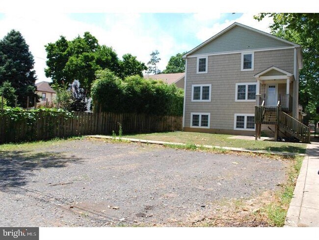 Building Photo - 532 Mohawk Ave