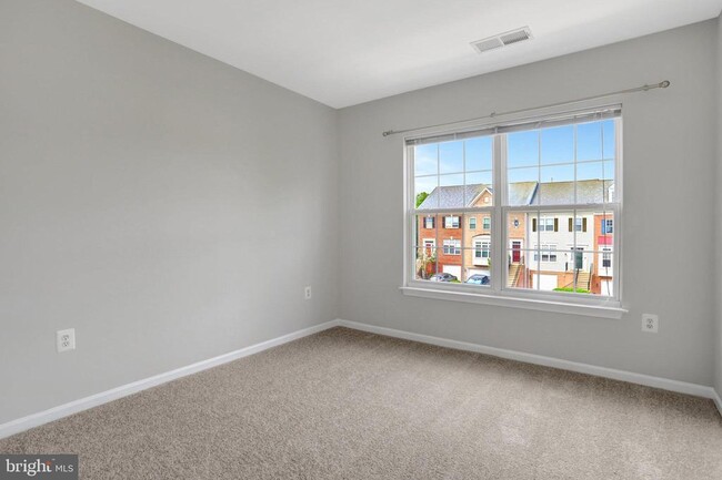 Building Photo - 7355 Bloomington Ct