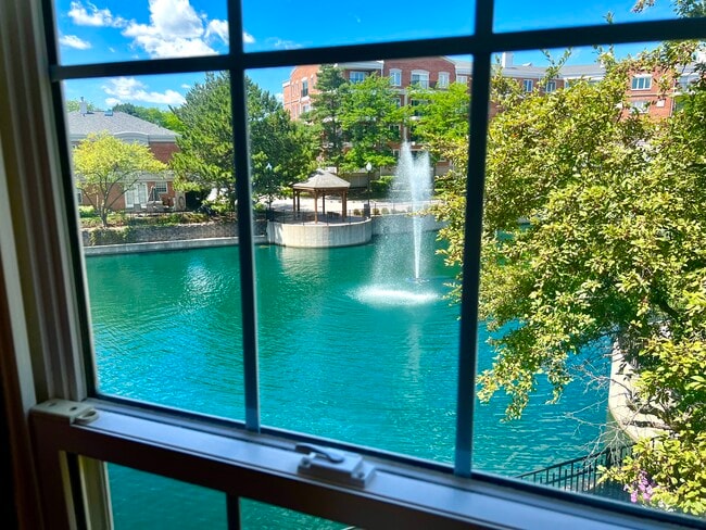 Building Photo - 362 Town Pl Cir