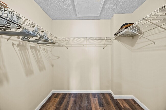 Building Photo - 12196 Sag Harbor Ct