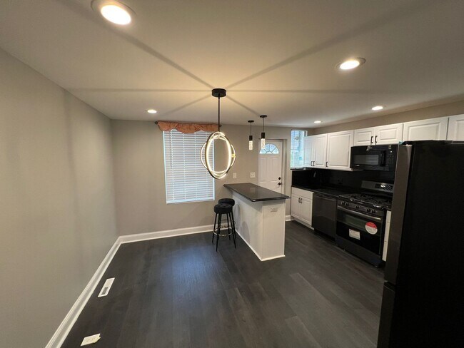 Building Photo - Charming 3 bedroom, 1 bathroom home locate...