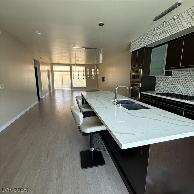 Building Photo - 8925 W Flamingo Rd