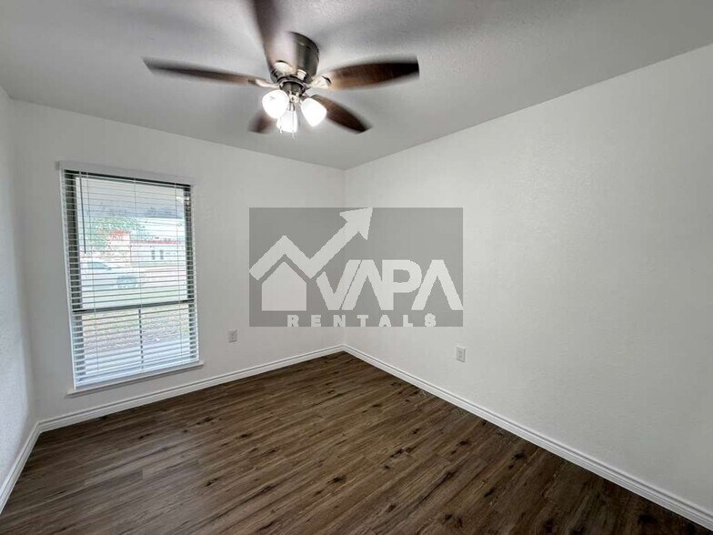 Building Photo - 7729 Narrow Pass St