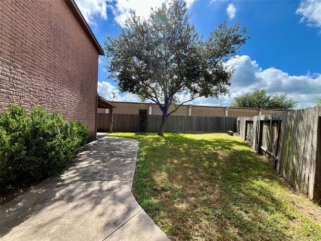 Building Photo - 5517 Rio Sabinas St