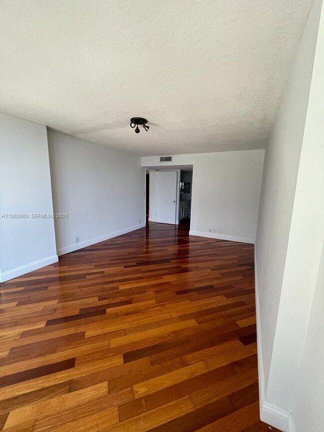 Building Photo - 1865 Brickell Ave