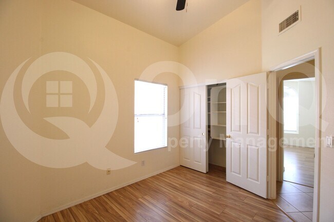 Building Photo - 1140 S Cholla St
