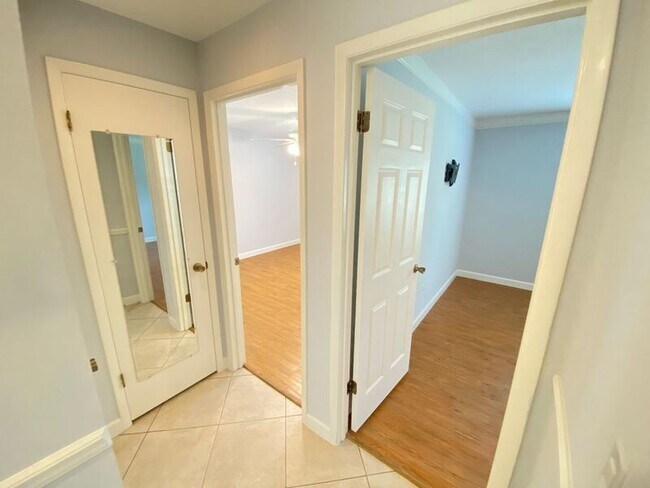 Building Photo - 104 Hatfield Ct