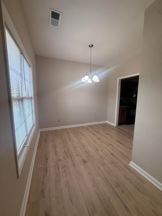 Building Photo - 3855 Lochdale Terrace