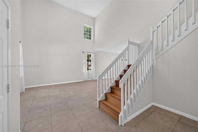 Building Photo - 498 Cambridge Ln