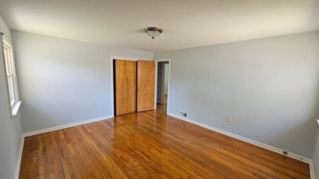 Building Photo - JUST REDUCED!  4 Bedroom Single Family Home