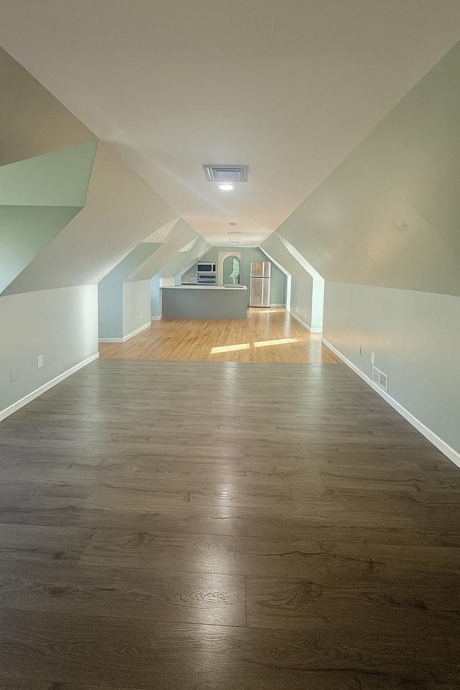 Building Photo - 1820 Albany Ave