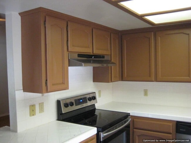 Building Photo - 1826 E Shea Dr